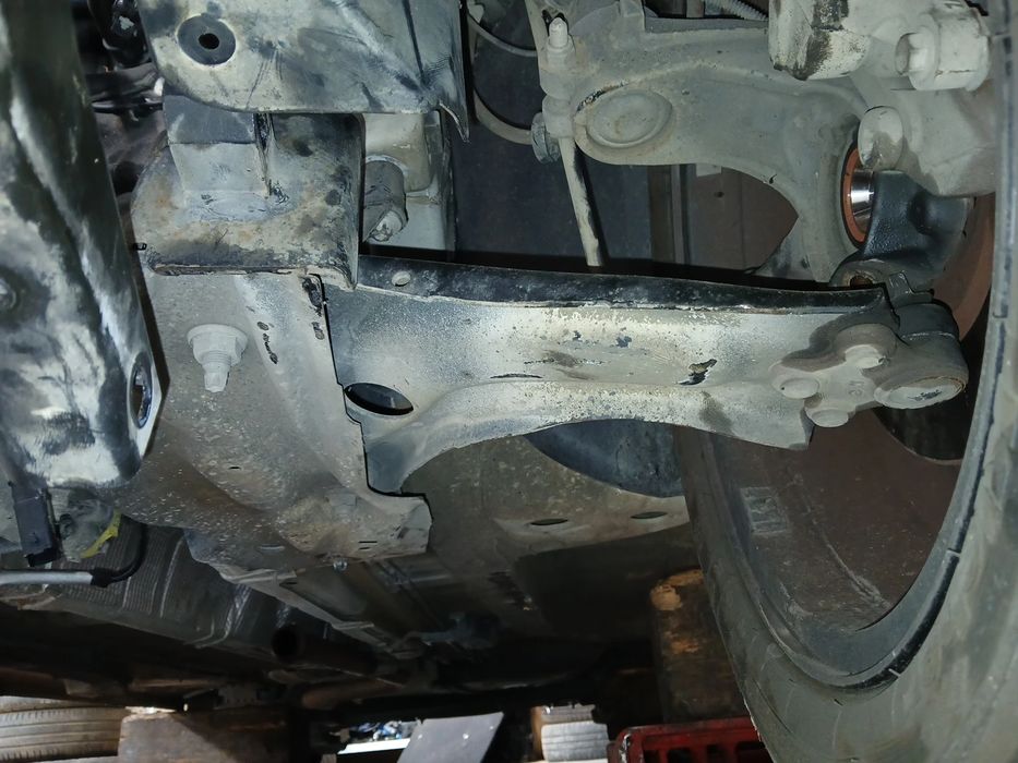 Braço de suspensão frente esquerdo CITROËN C3 Aircross II (2R_, 2C_)