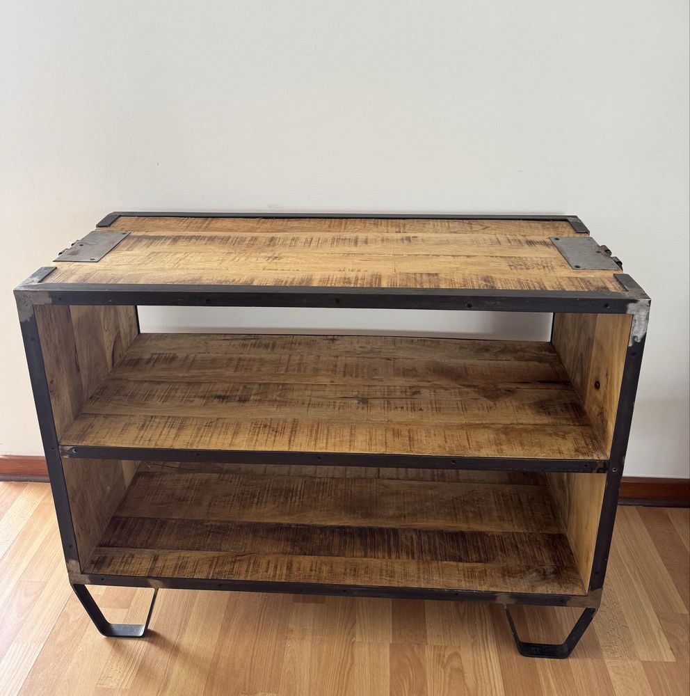 Estante de madeira maciça. Estilo rústico. 95x39x71cm
