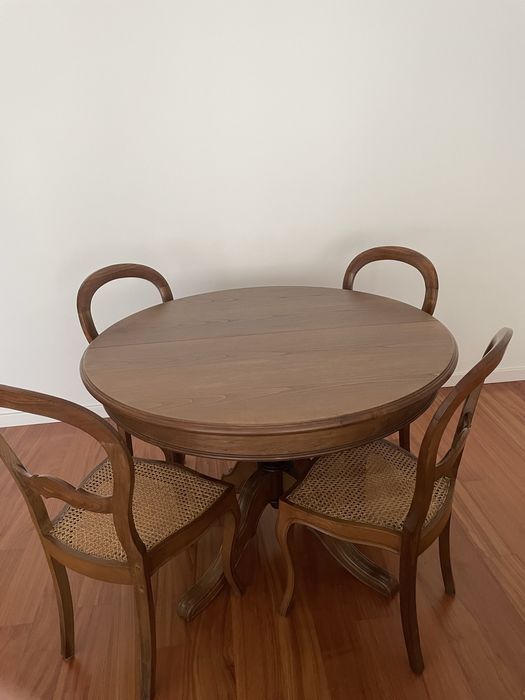 Mesa madeira de castanho com 6 cadeiras
