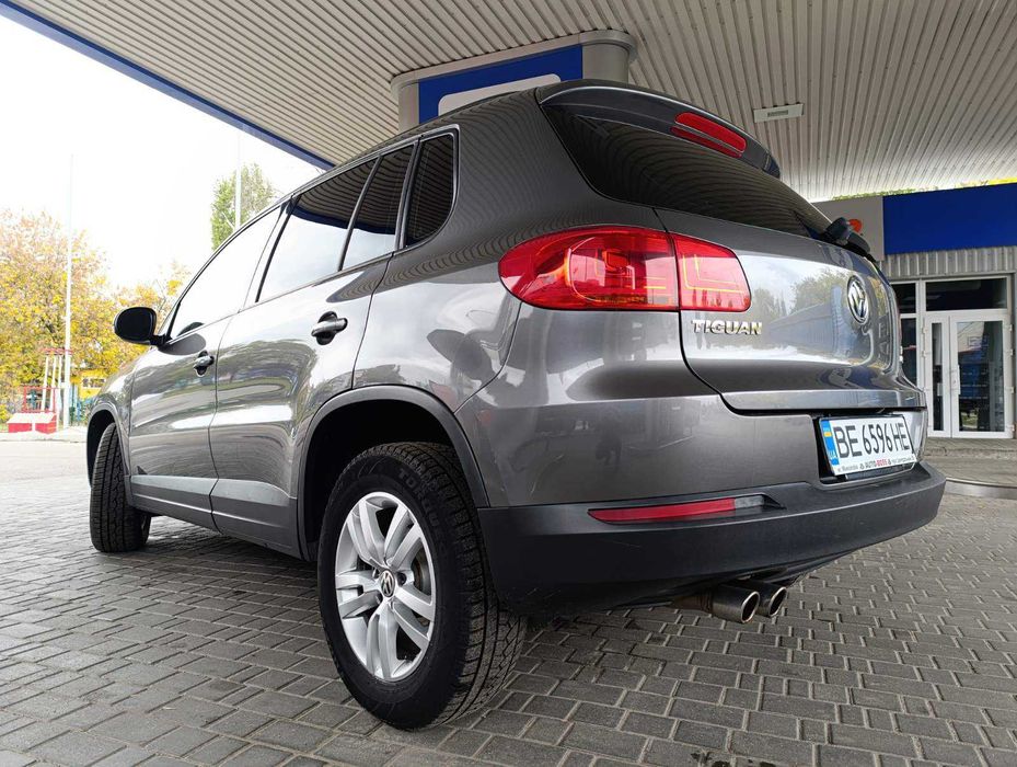 Volkswagen Tiguan 2016 року 2.0 л./бензин