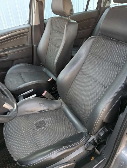 Opel Zafira B- Części - Drzwi / maska / błotnik / klapa / lampa / inne