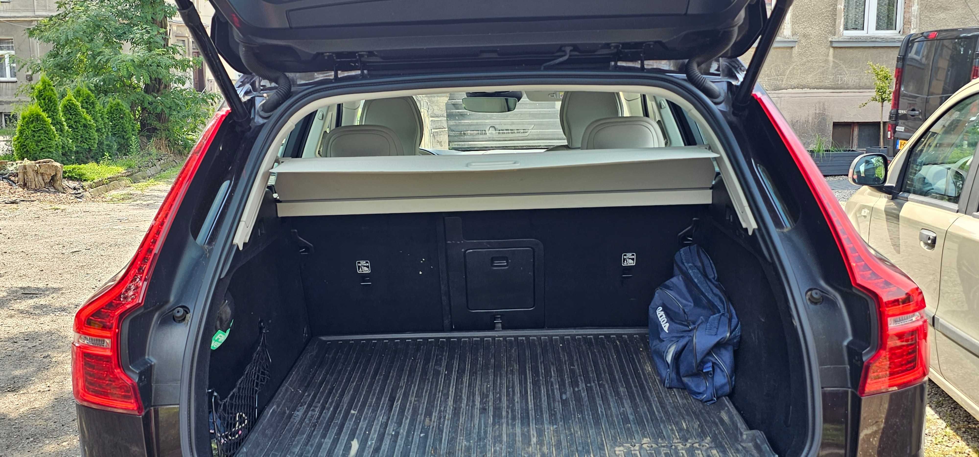 Samochód Volvo XC60 b5