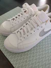 NIKE Blazer Low 40