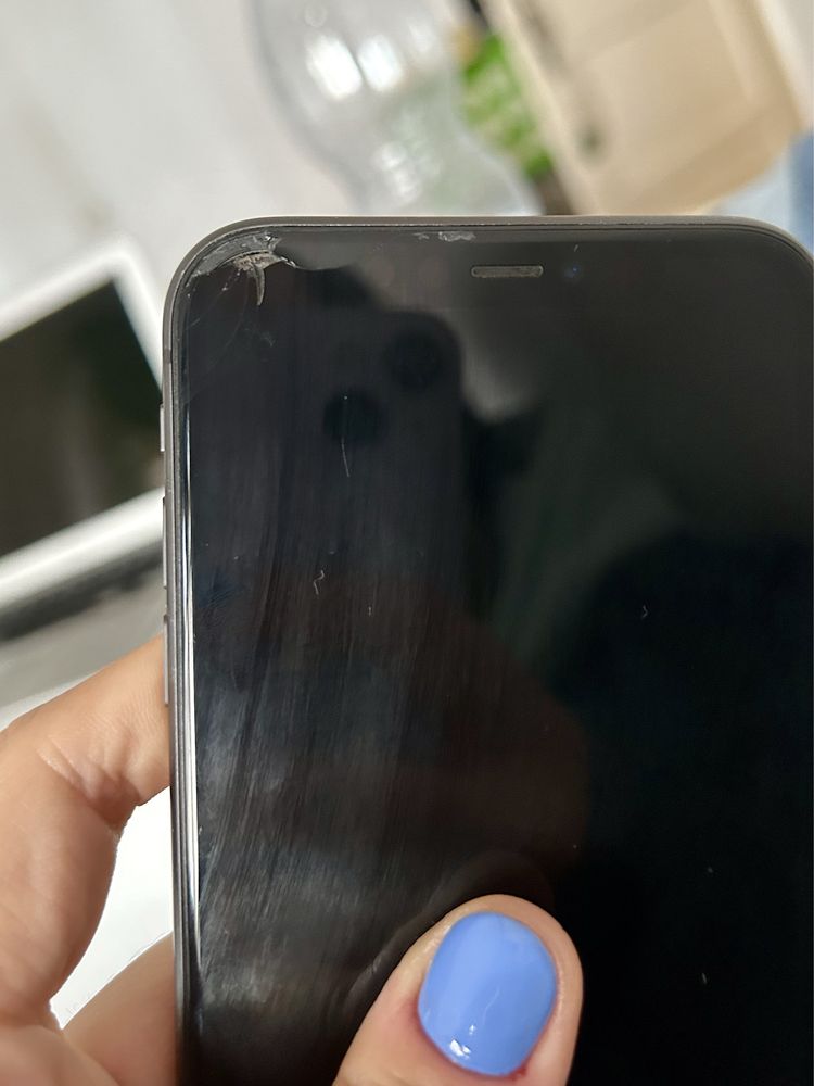 iPhone 11 128g com ecrã partido