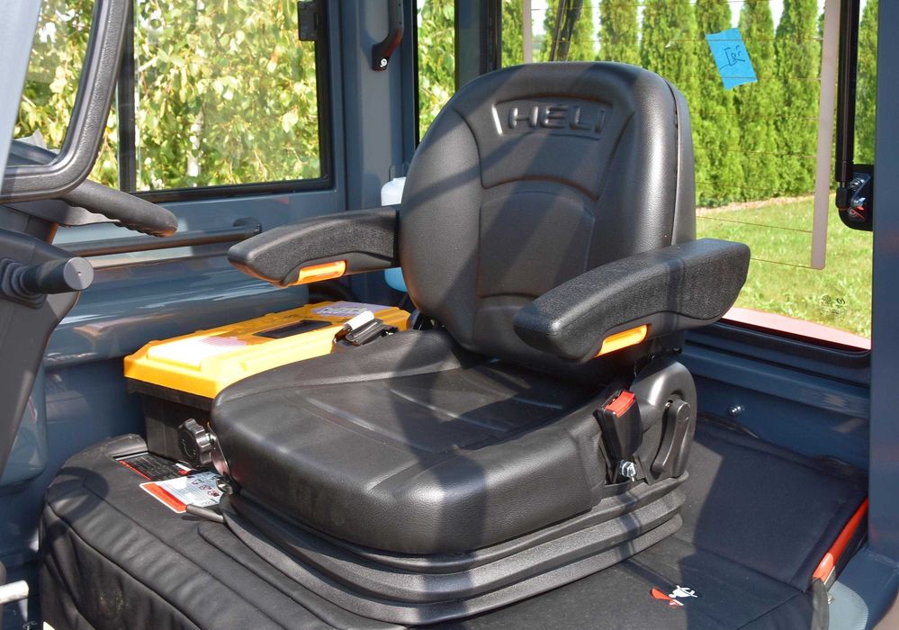 Wózek Widłowy Heli 2,5 T  Diesel Triplex Kabina
