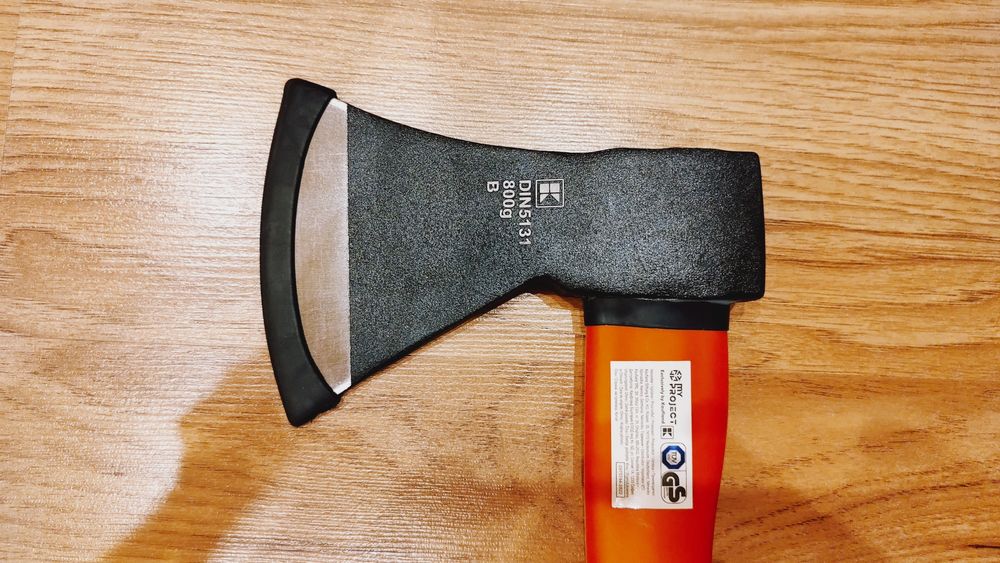 Siekiera profilowana średnia, trzon gumowy 38cm