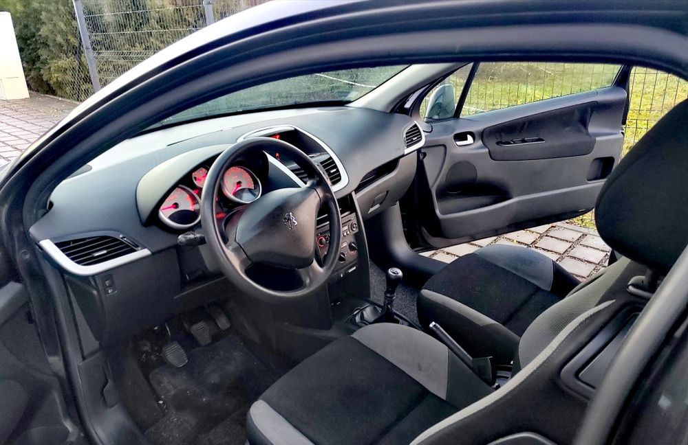 Peugeot 207 1.6 HDi 2008r 1wszy wł Nowe sprzęgło klima 190tys km bez D