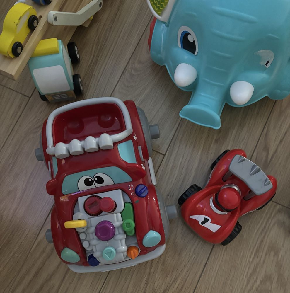 Brinquedos variados e como novos