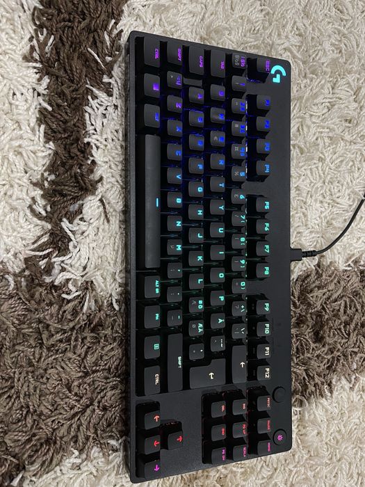Продам игровую клавиатуру logitech G pro