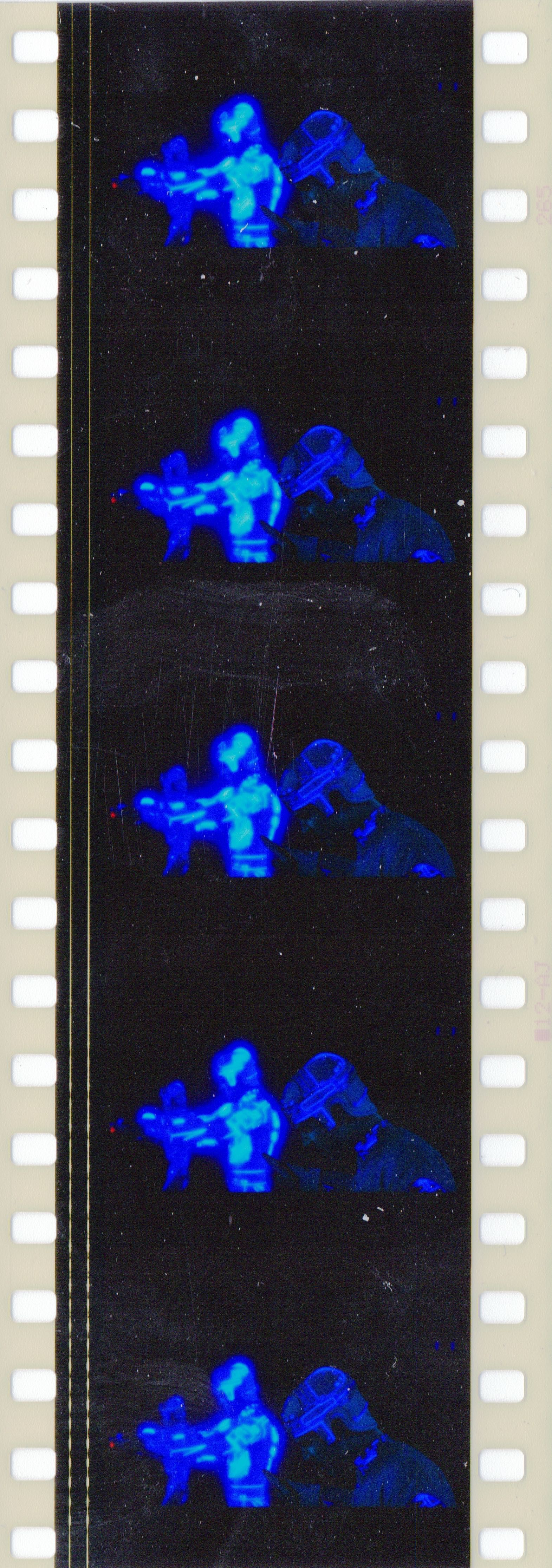 Fotogramas em película 35mm do filme culto TRON