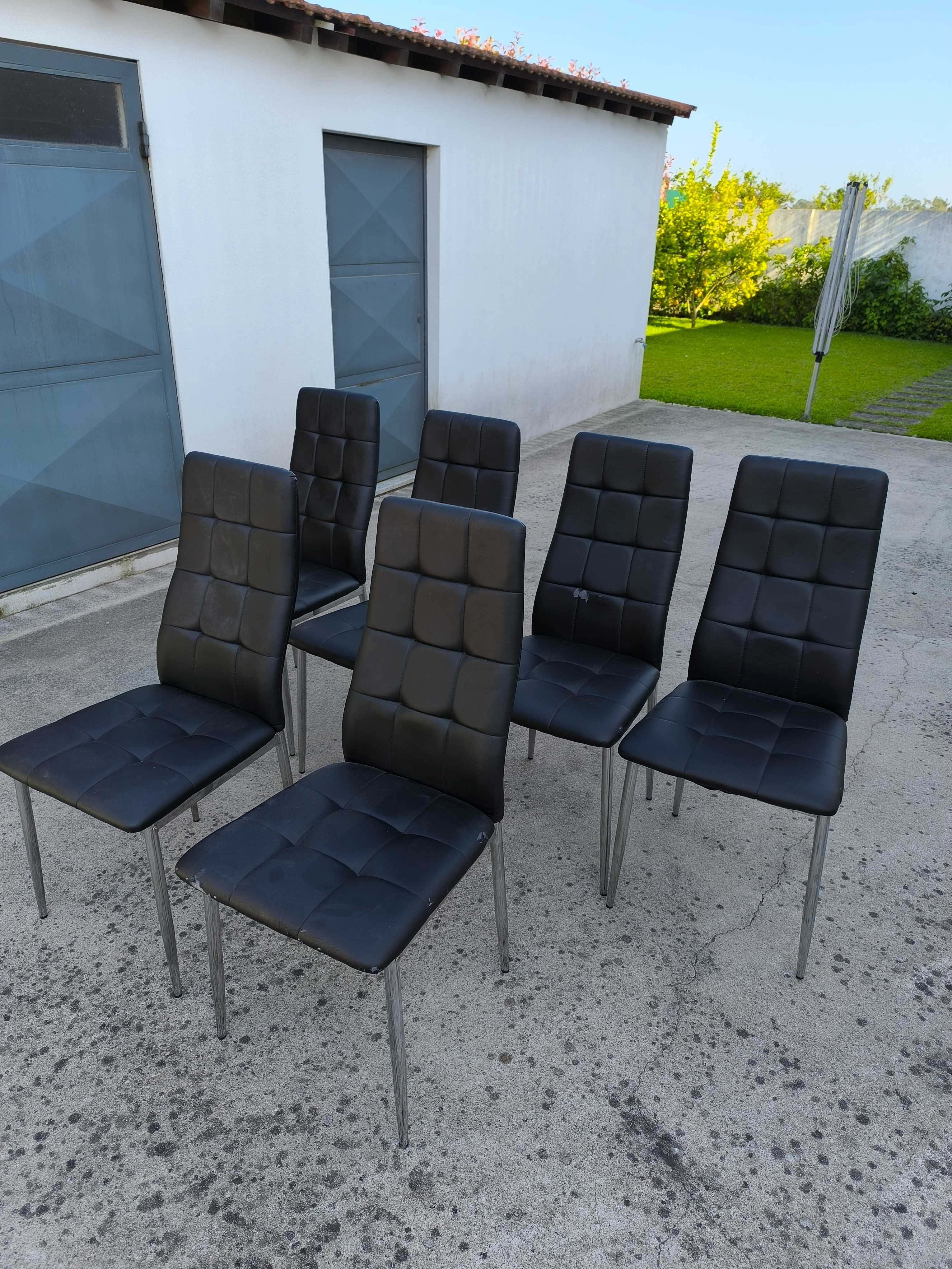 Conjunto de 6 Cadeiras Modernas Estofadas em Preto