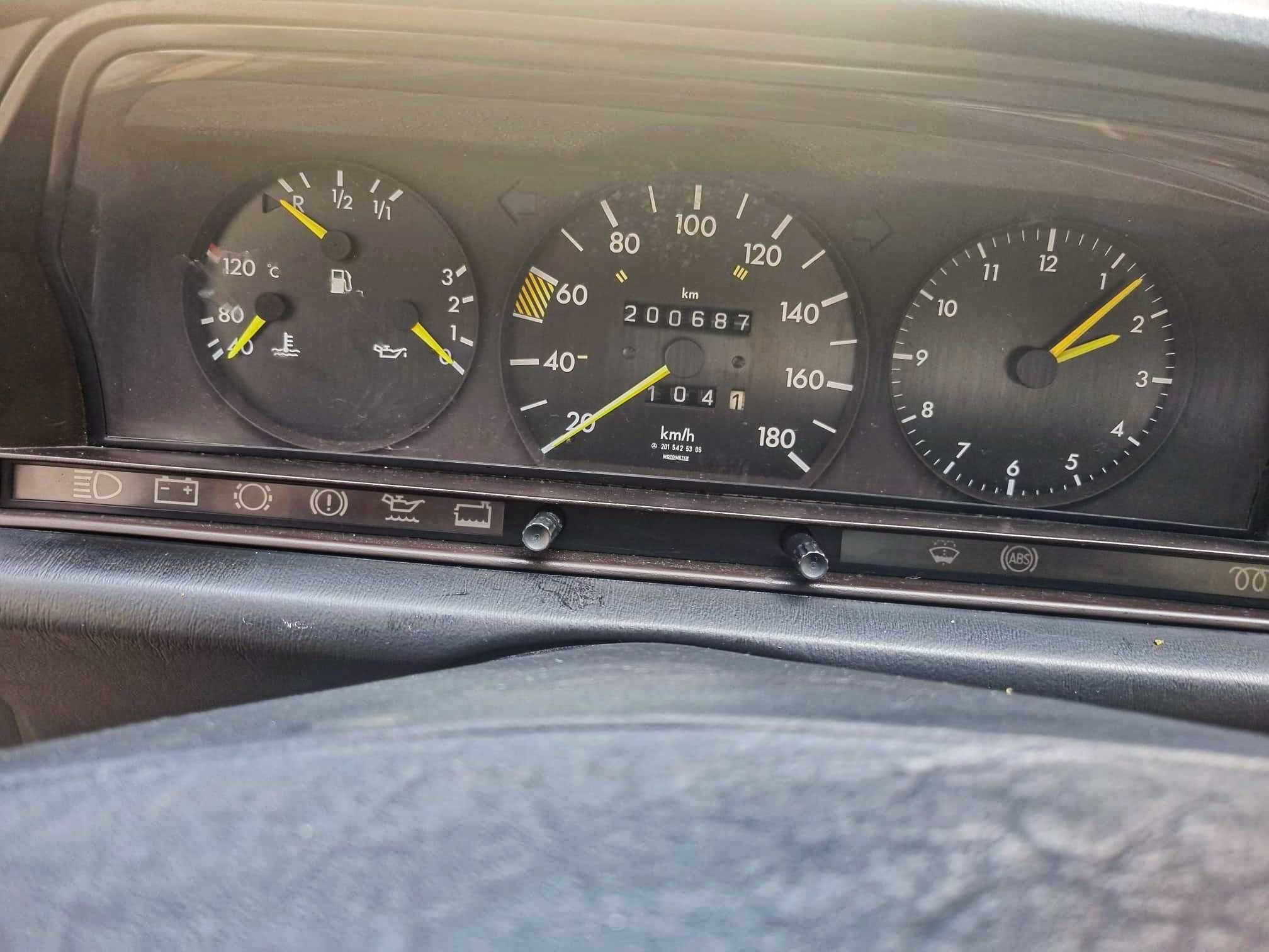 Mercedes-Benz 190 D 2.0 – Clássico de 1989 em excelente estado