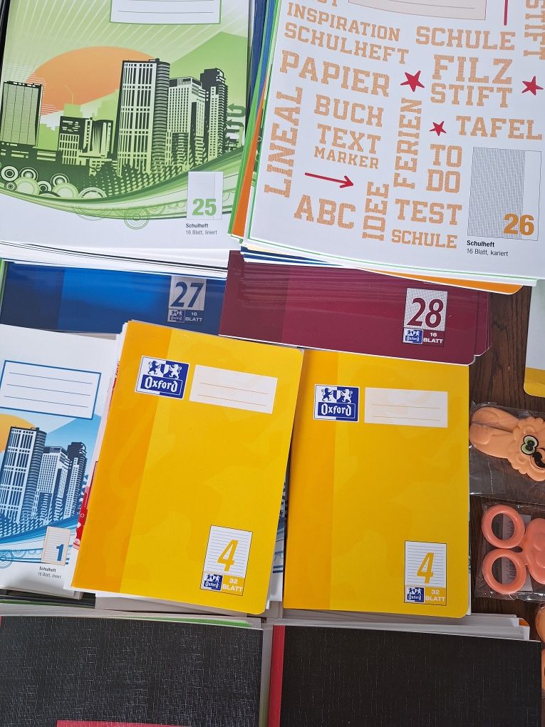 Zestaw szkolny zeszyty temperówki gumki ołówki teczki a4 a5