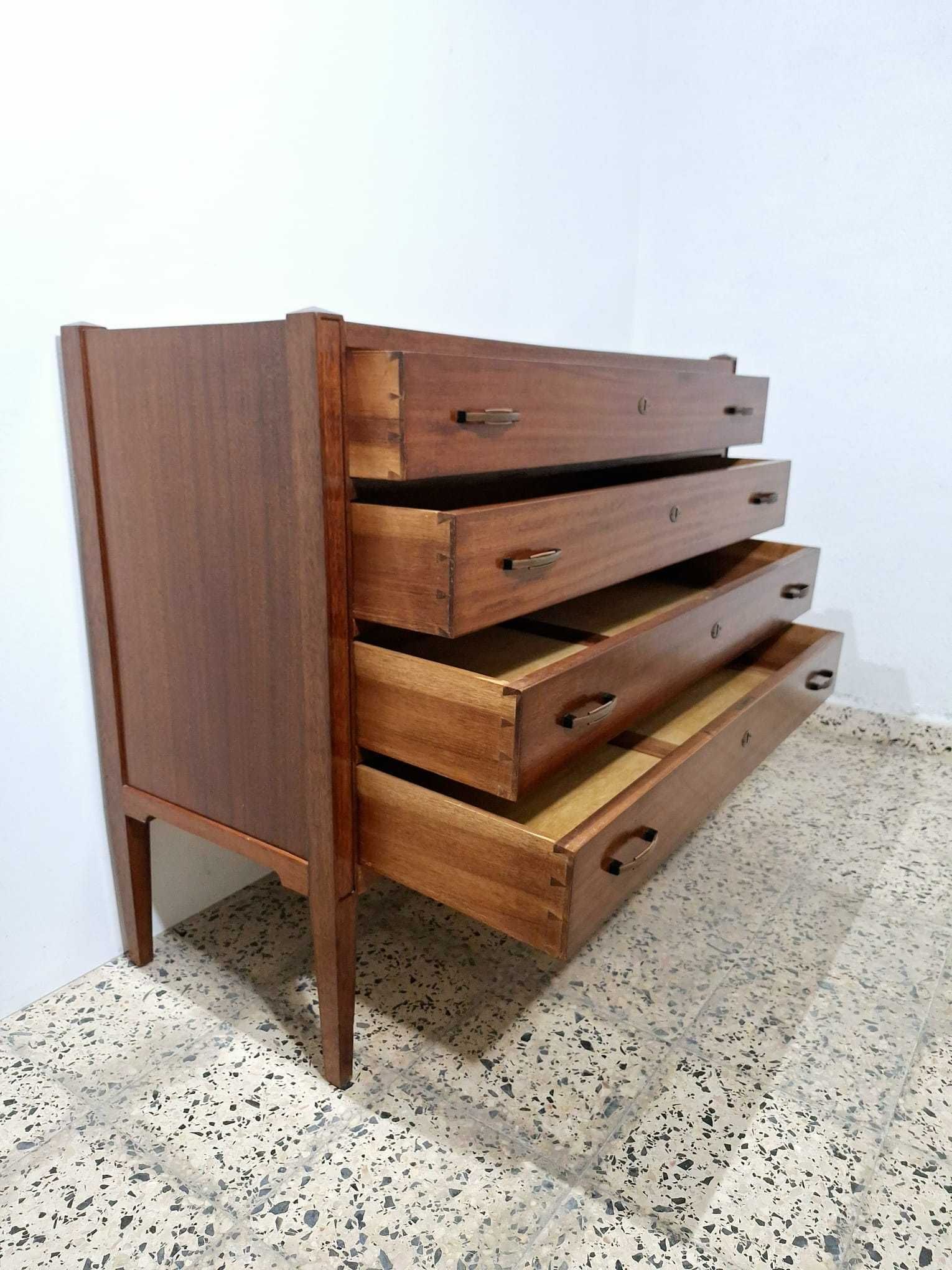 Comoda Vintage de madeira. Vintage Wooden Dresser