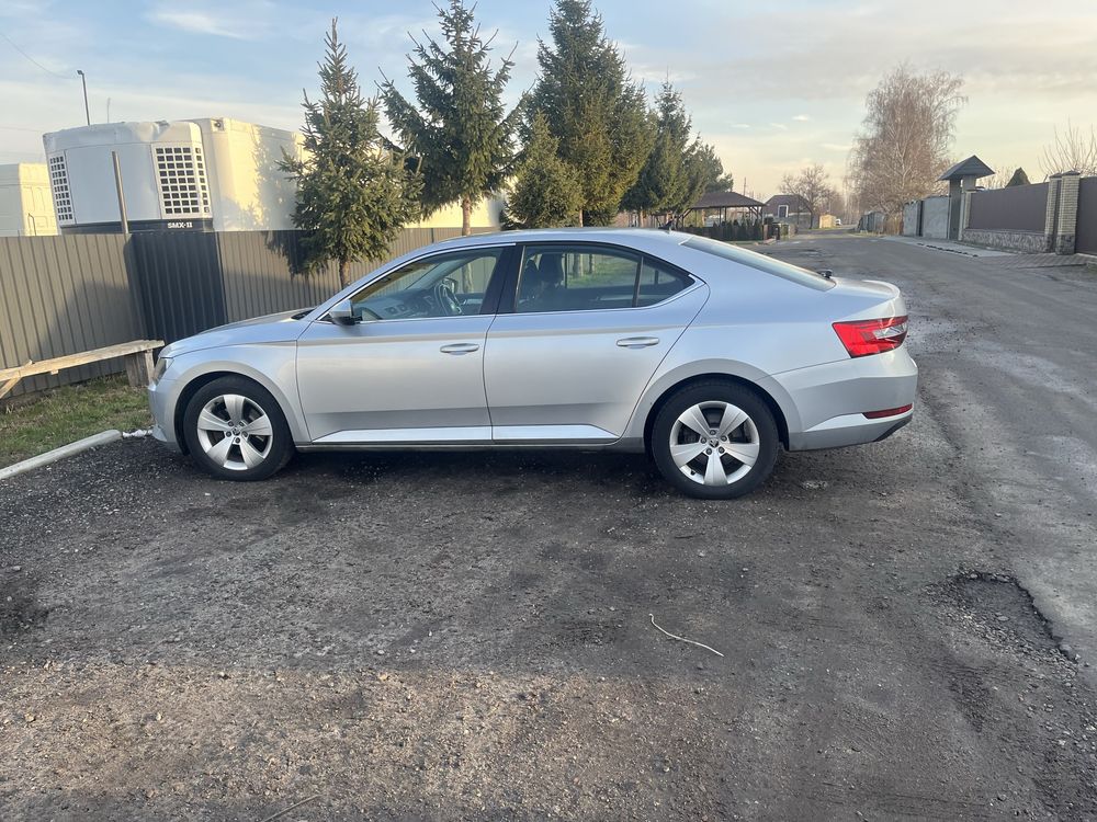 Ляда Кришка Багажніка Суперб 3 Superb3 Skoda