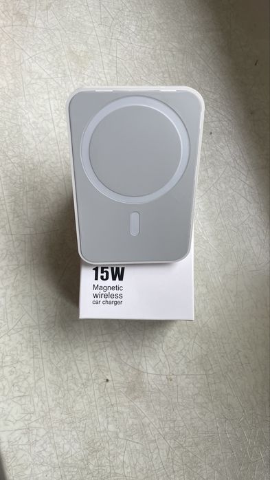 Зарядний бездротовий пристрій з тримачем