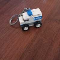 Breloczek Lego auto policja