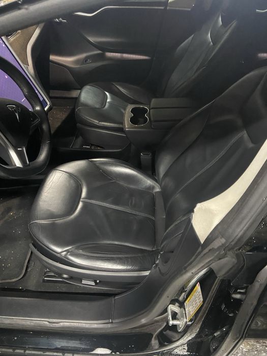 Тесла модел S 2013 року