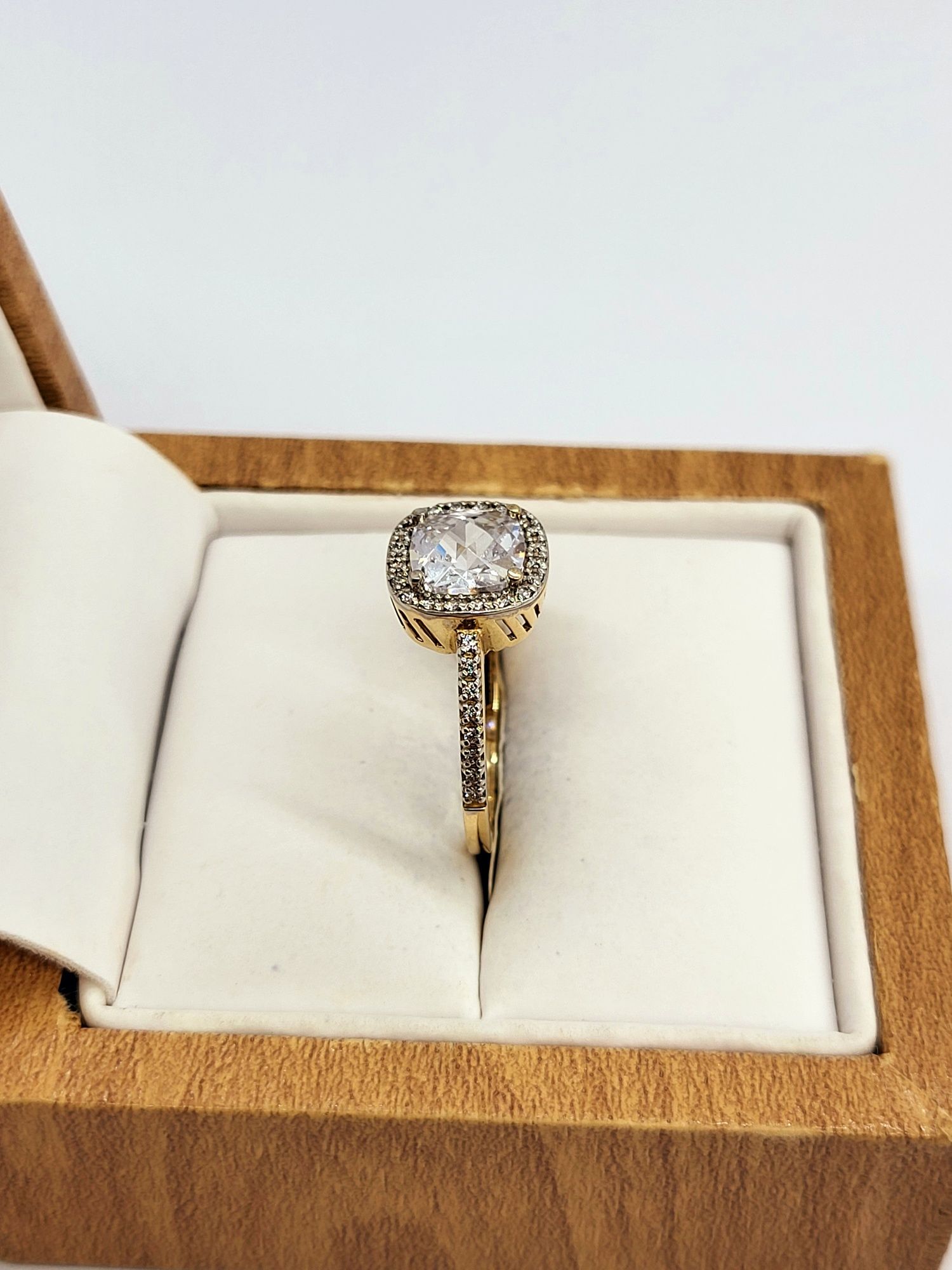 Złoty pierścionek próba 585-14ct