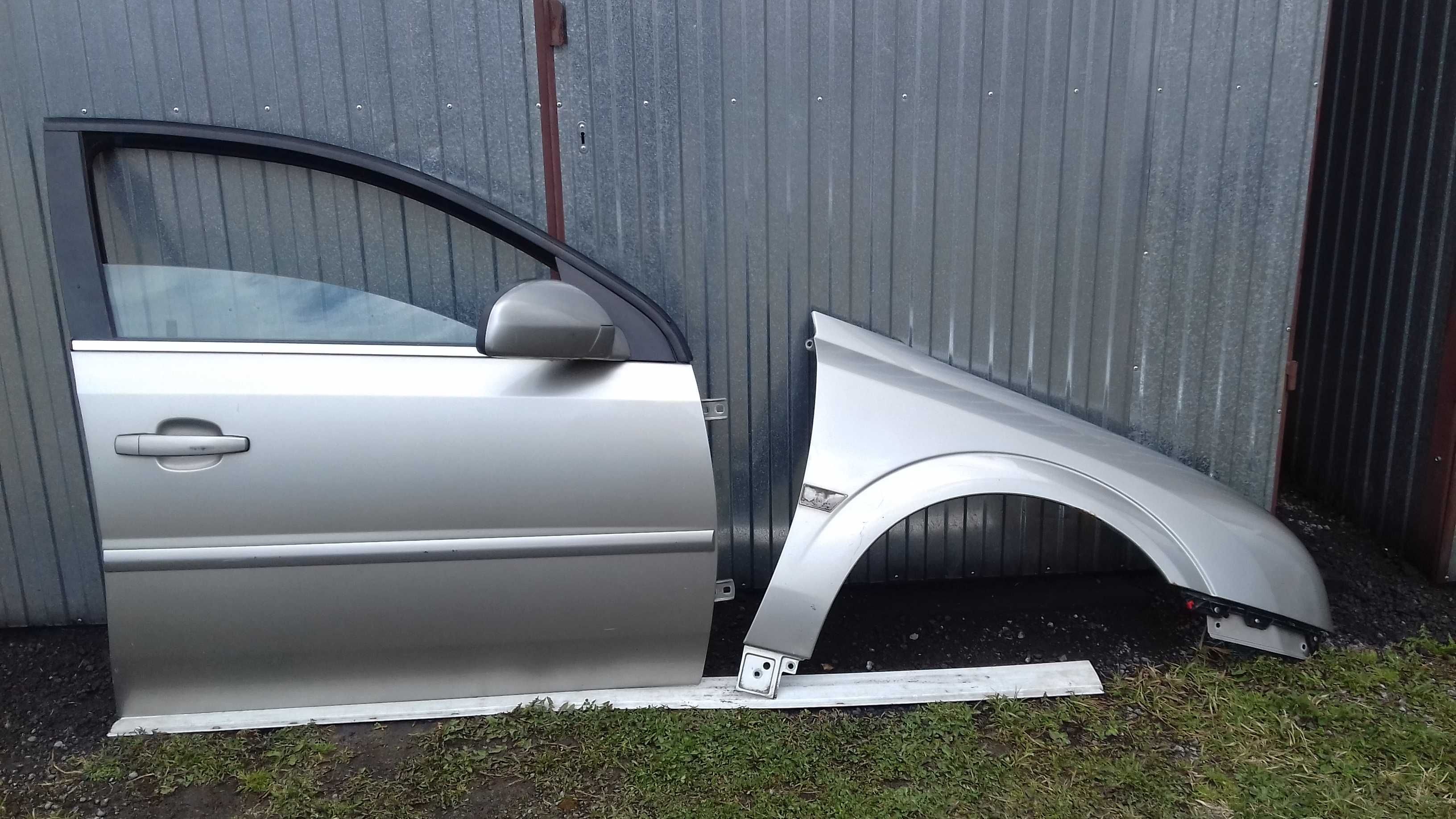 Opel Vectra C Signum Błotnik prawy przód L.P. kolor beżowy Z158