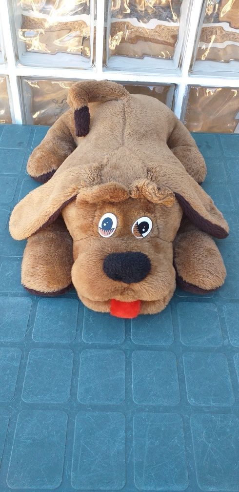 Cão  peluche como novo.