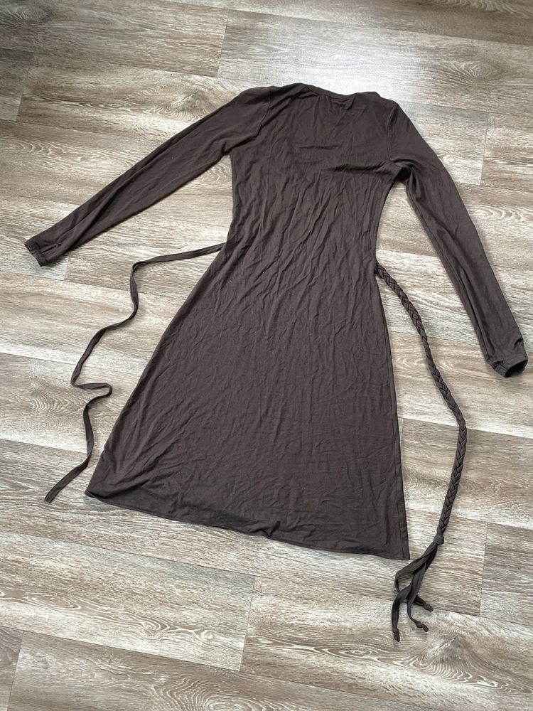 Brązowa sukienka z wyciętym dekoltem w serek aesthetic vintage y2k