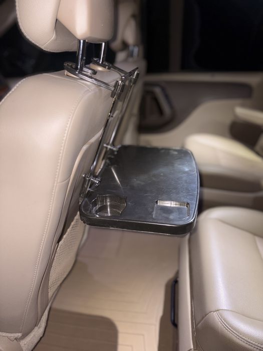 Stolik samochodowy regulowany