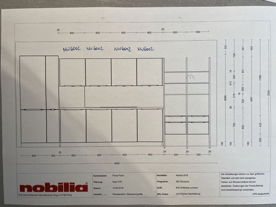 Meble kuchenne z umywalką i baterią