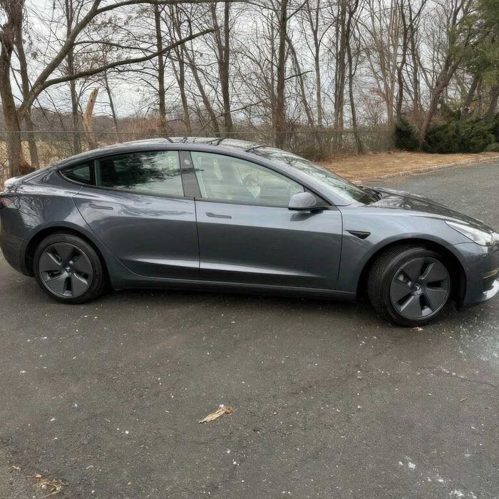 Tesla Model 3 Long Range      2022