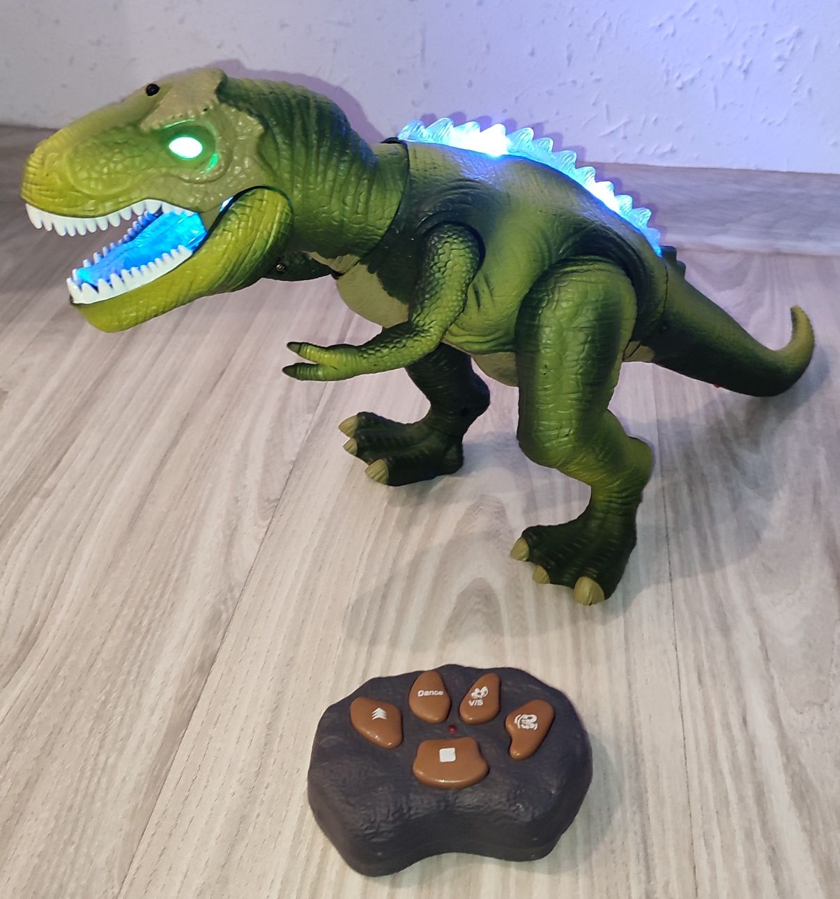 Dinozaur T - rex. Gra, świeci porusza się.