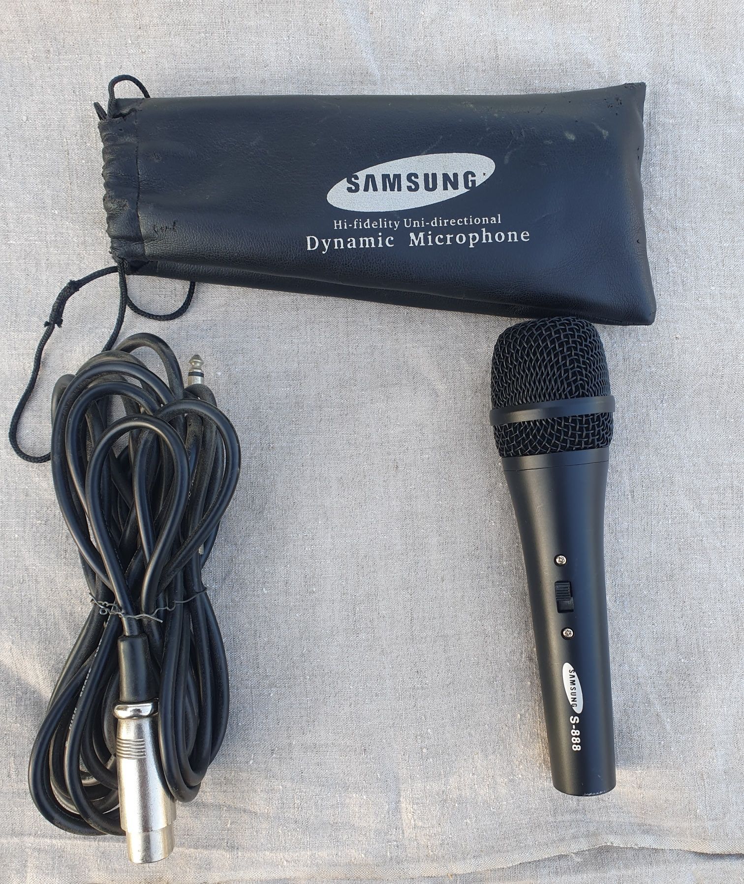 Микрофон динамический Samsung.