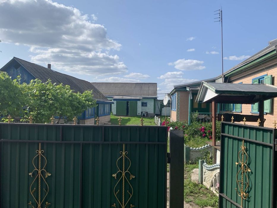 Продаєть дворище