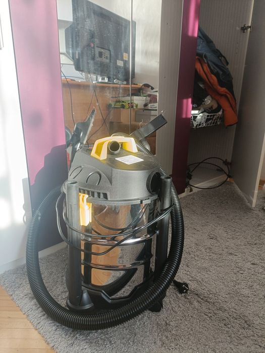 Odkurzacz 1200w używany we własnym opakowaniu