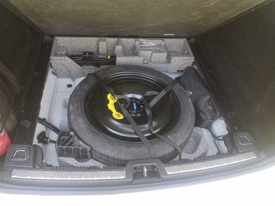 Продаю власний автомобіль VOLVO XC60 Momentum 2018 року