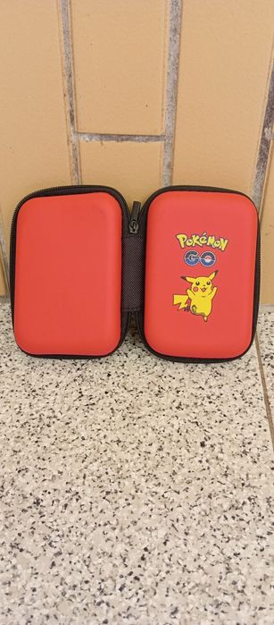 Estojo porta cartas Pokémon pikachu