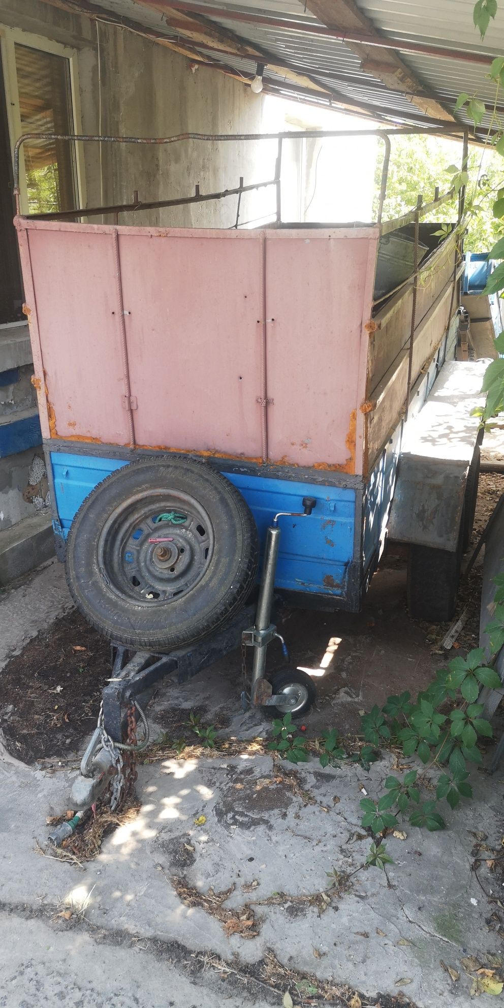 прицеп 2 осьний в нормальному стані