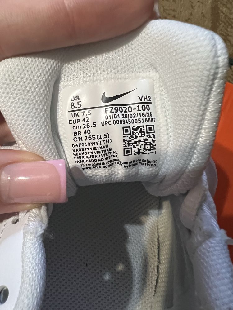 Оригінальні нові кросівки Nike INITIATOR 42 розмір