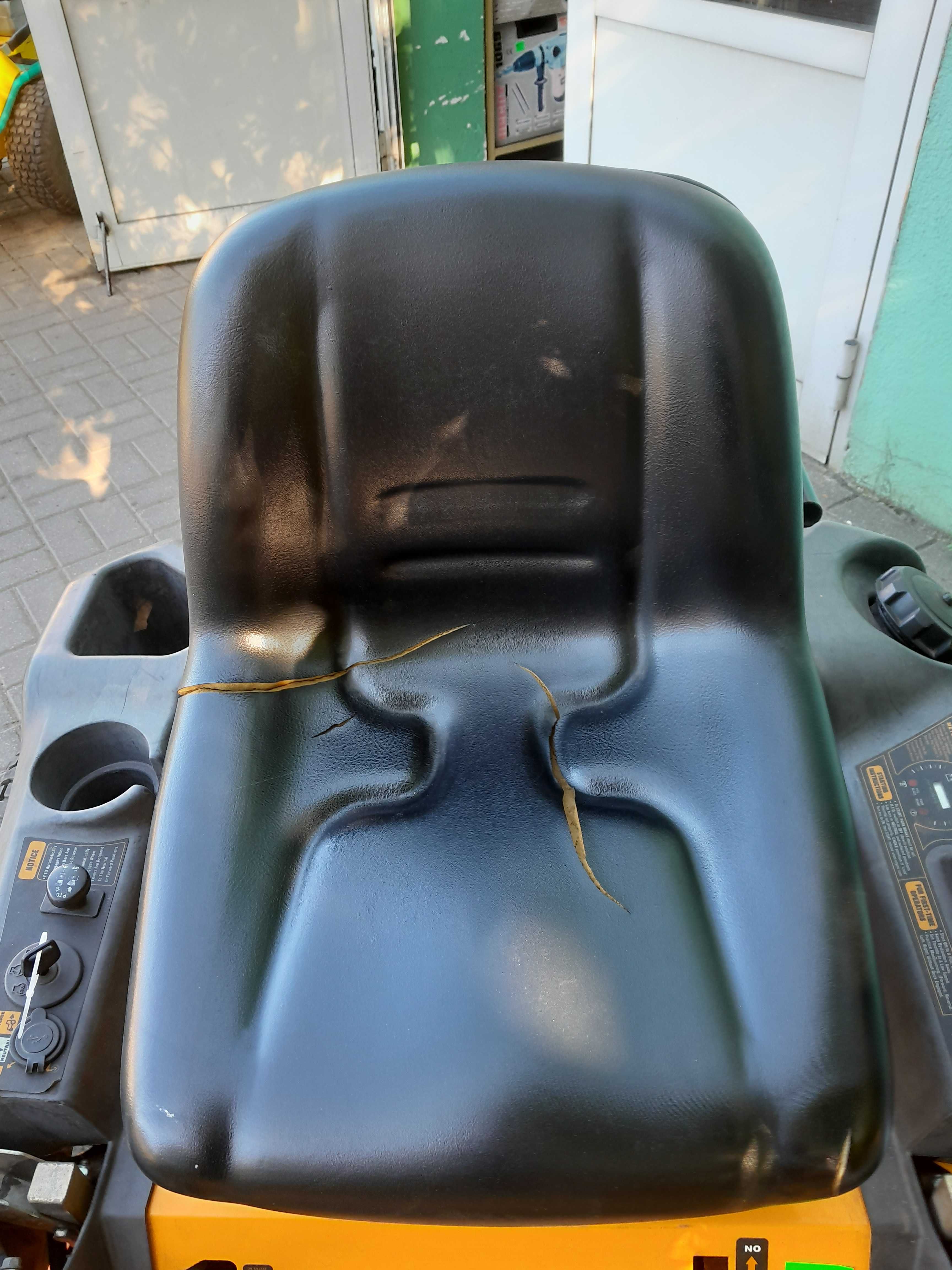 Kosiarka zero turn Cub Cadet Kawasaki 22 KM
