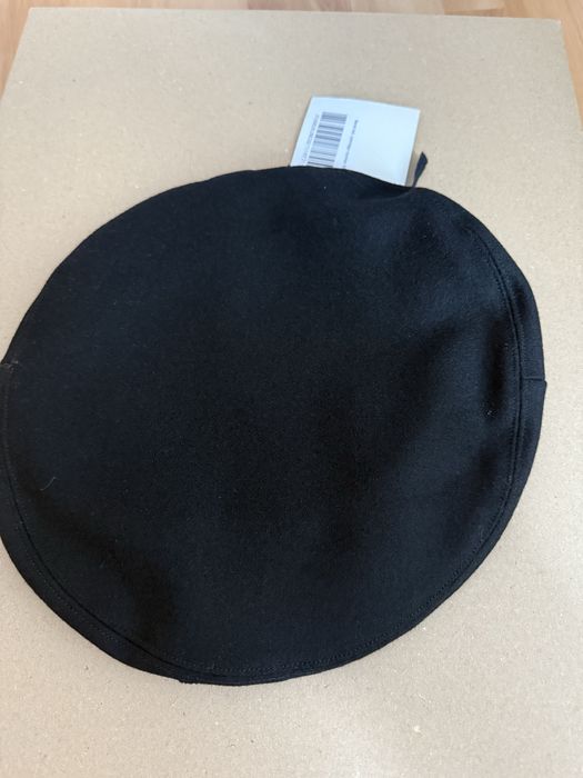 Beret koloru czarnego, wzór 418/MON