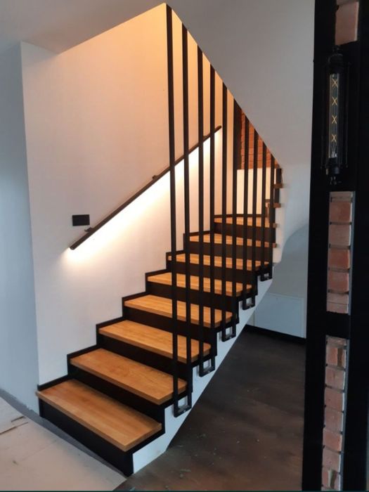 Schody dębowe jesionowe na wymiar