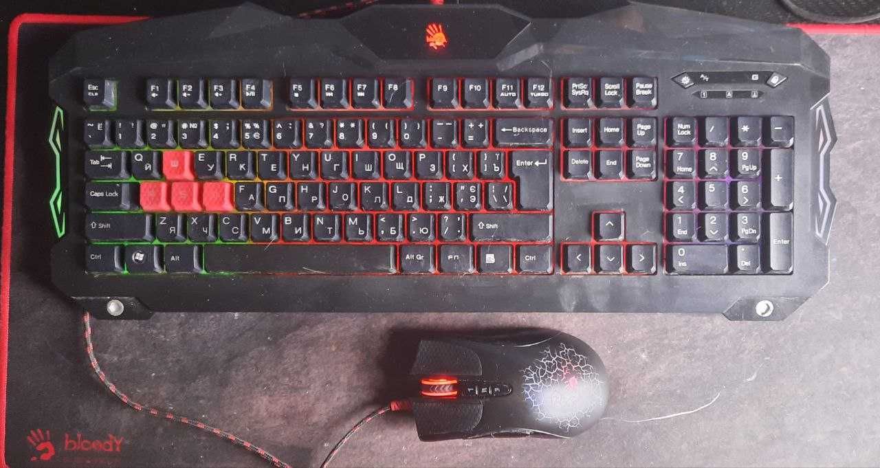 Комплект клавіатура Bloody B210 та мишка Bloody V9C