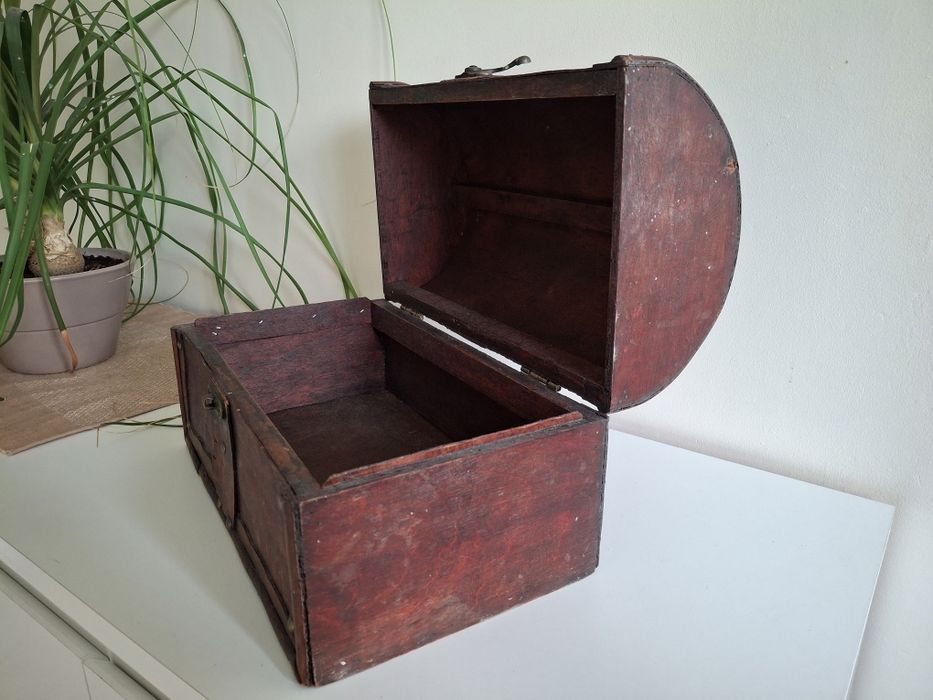 Kuferek na różności