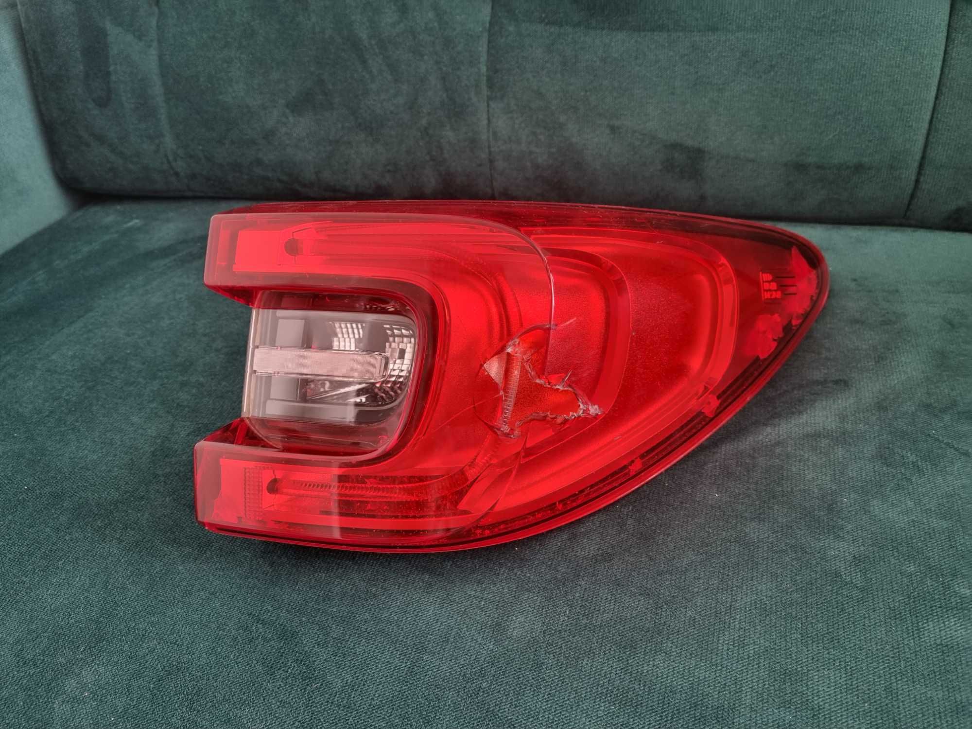 Reflektor Renault Kadjar, uszkodzony
