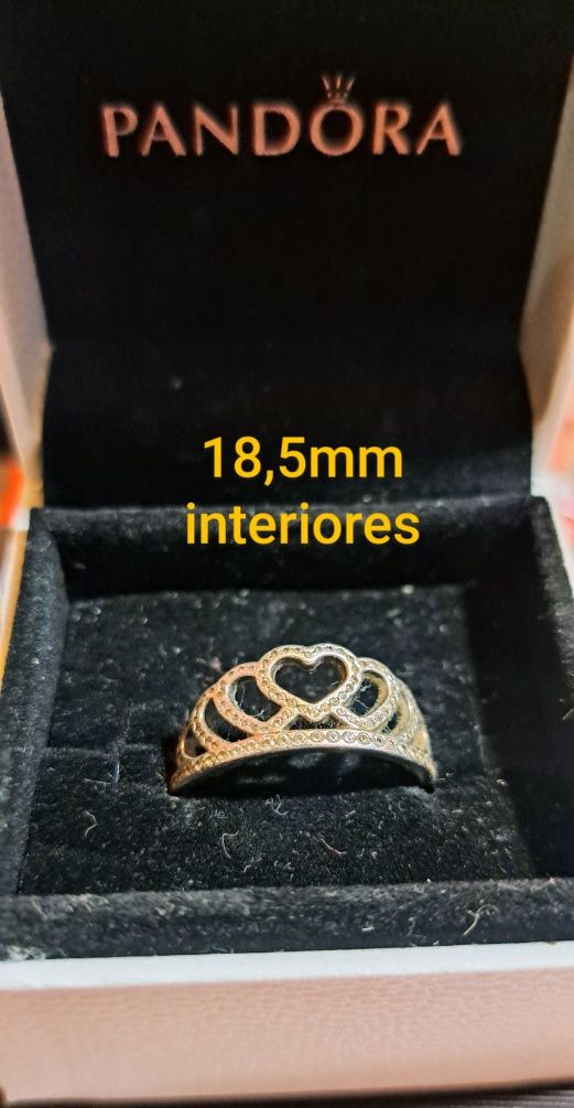 Aneis Pandora em prata.