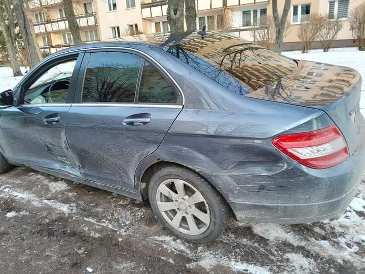 Mecedes benz uszkodzony