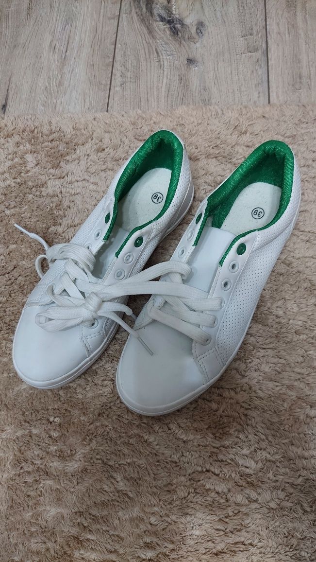 Nowe buty sportowe nr. 39 białe.