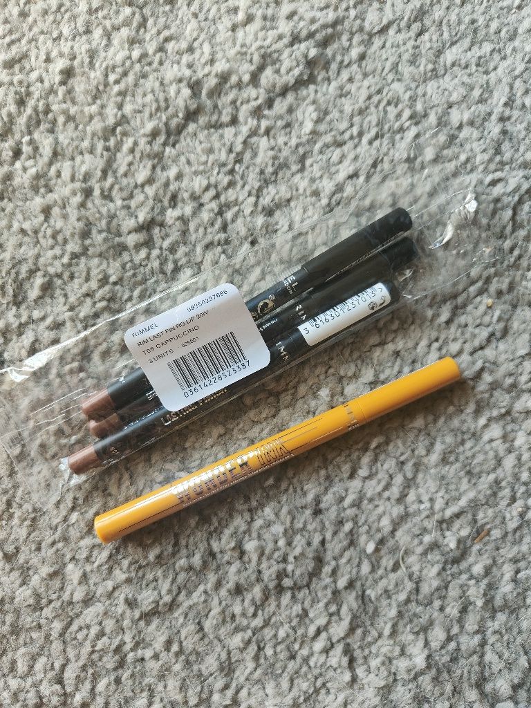 Maquilhagem Rimmel com nécessaire