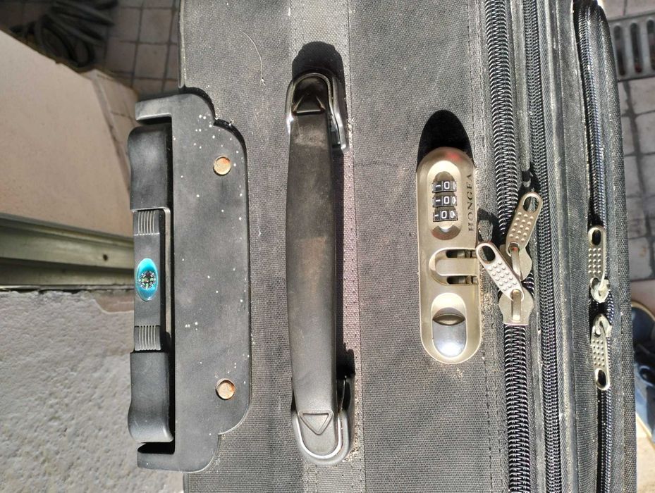 Mala Trolley com bússola e código em muito bom estado