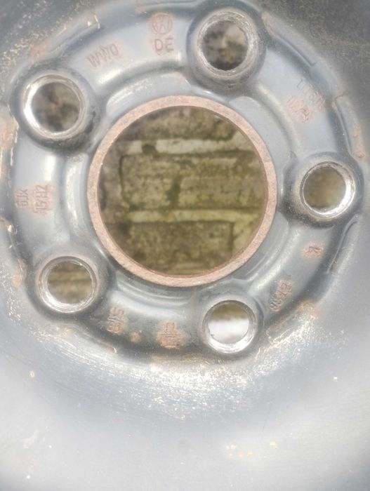 Koła zimowe na felgach stalowych 195/65 R15 rozstaw otworów 5x100