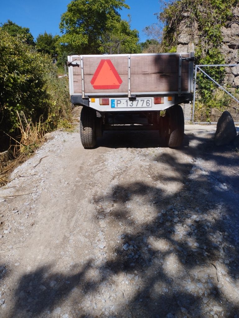 Atrelado de carga, matriculado